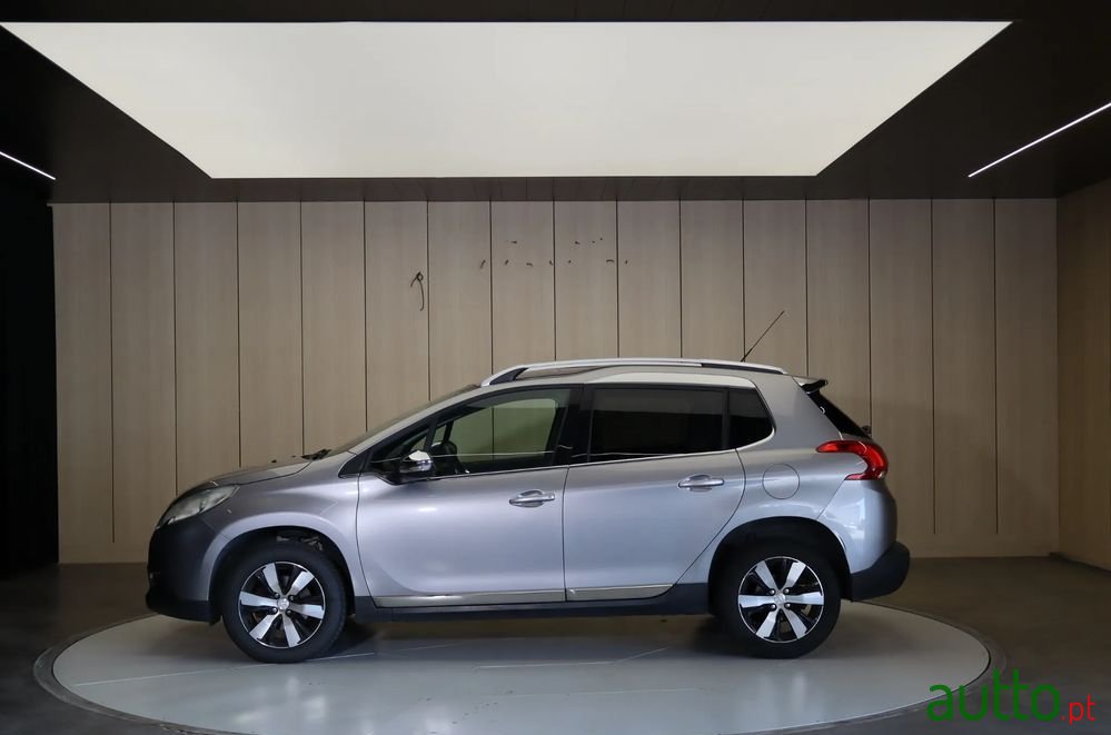 2014' Peugeot 2008 photo #2