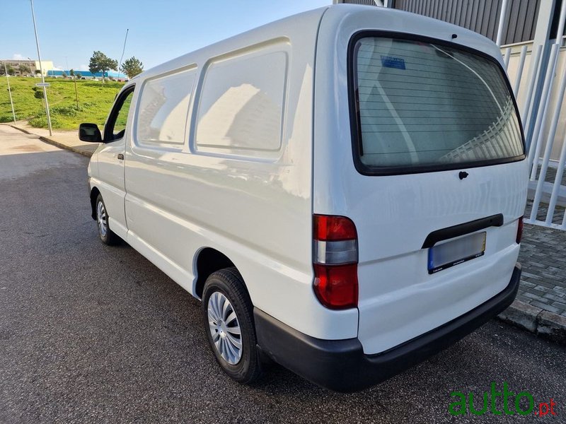 2007' Toyota HiAce photo #3