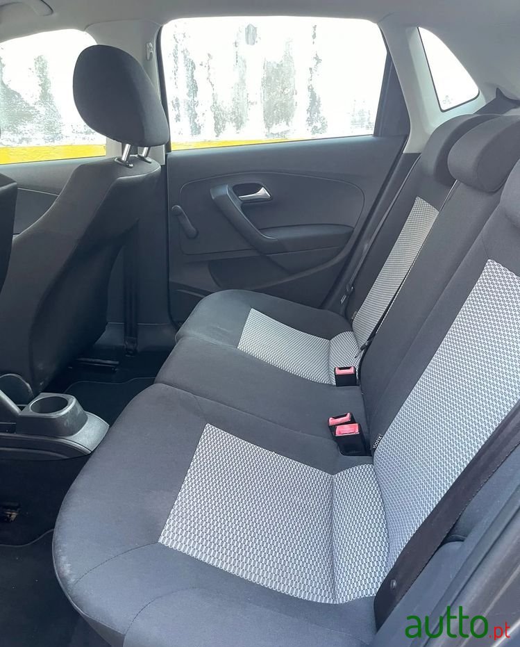 2013' Volkswagen Polo photo #3