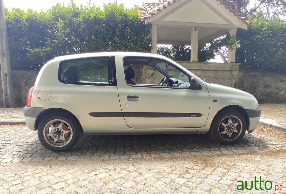 2000' Renault Clio photo #4