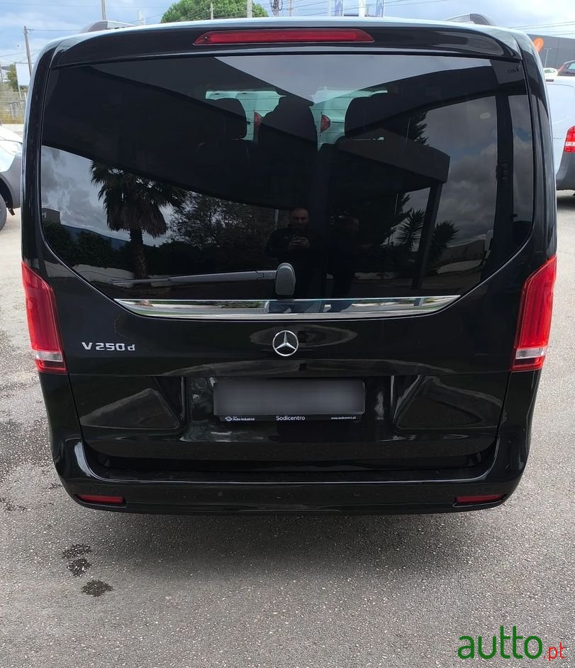 2023' Mercedes-Benz Classe V photo #5