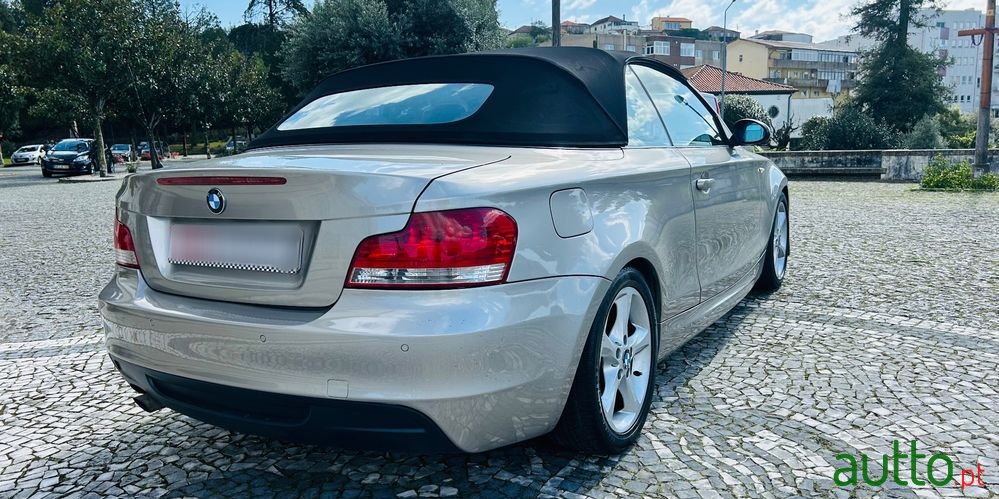 2009' BMW Série 1 D Aut. Sport Line photo #6