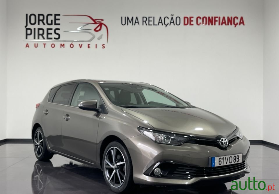 2018' Toyota Auris Sport photo #2