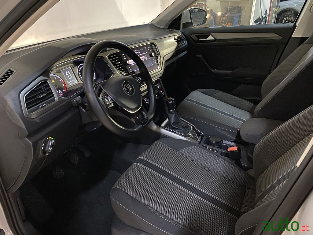 2021' Volkswagen T-Roc photo #6