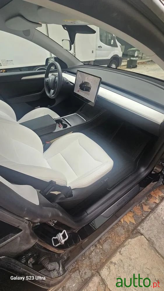 2024' Tesla Model Y photo #4