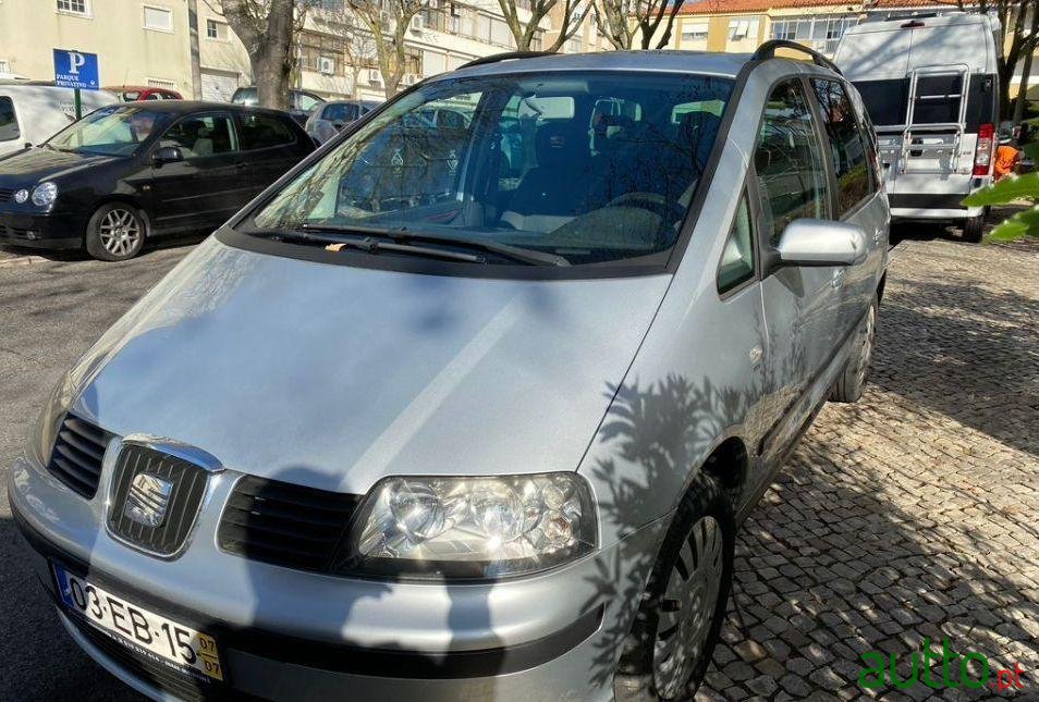 2007' SEAT Alhambra photo #2