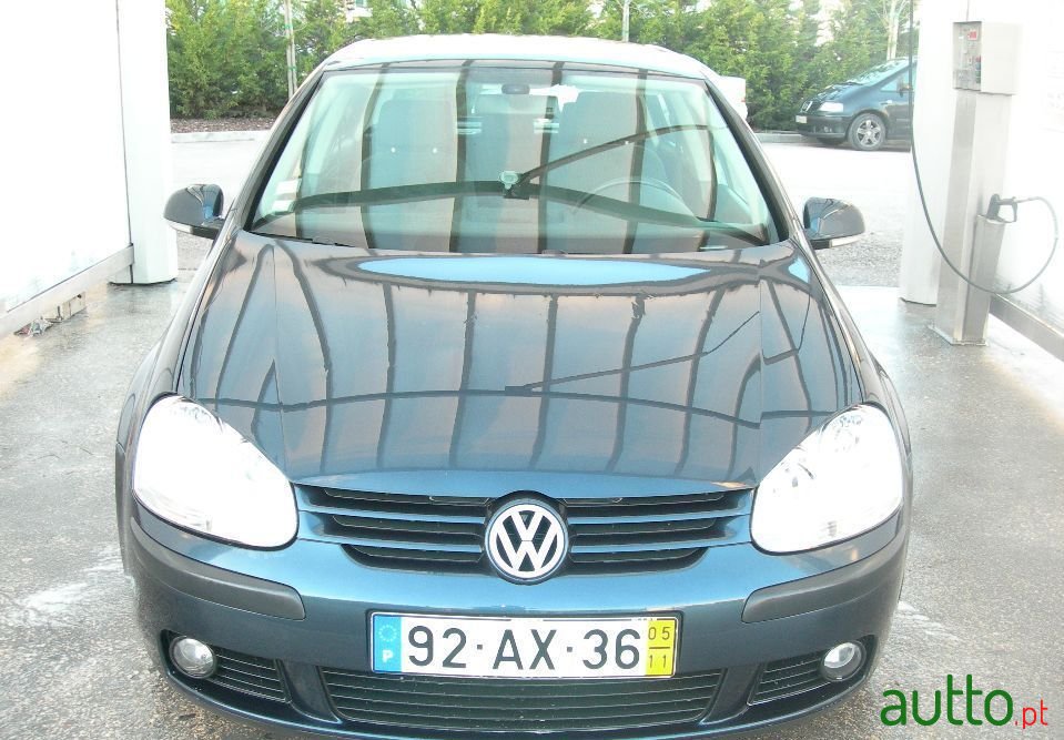 2005' Volkswagen Golf photo #1