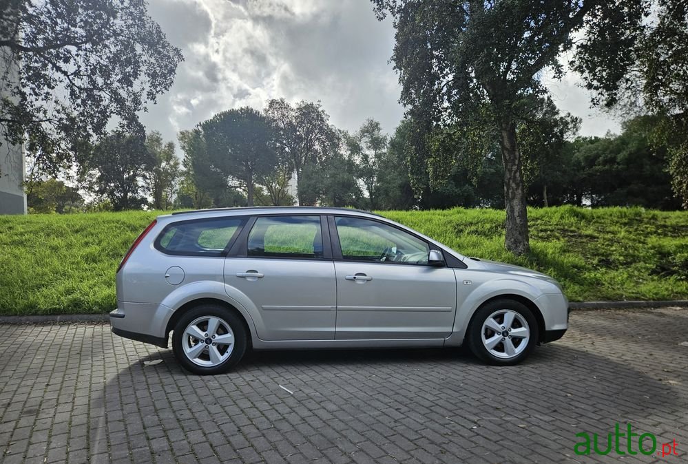 2006' Ford Focus Sw photo #2