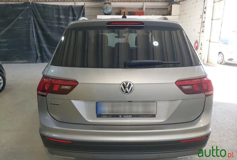 2021' Volkswagen Tiguan Allspace photo #5