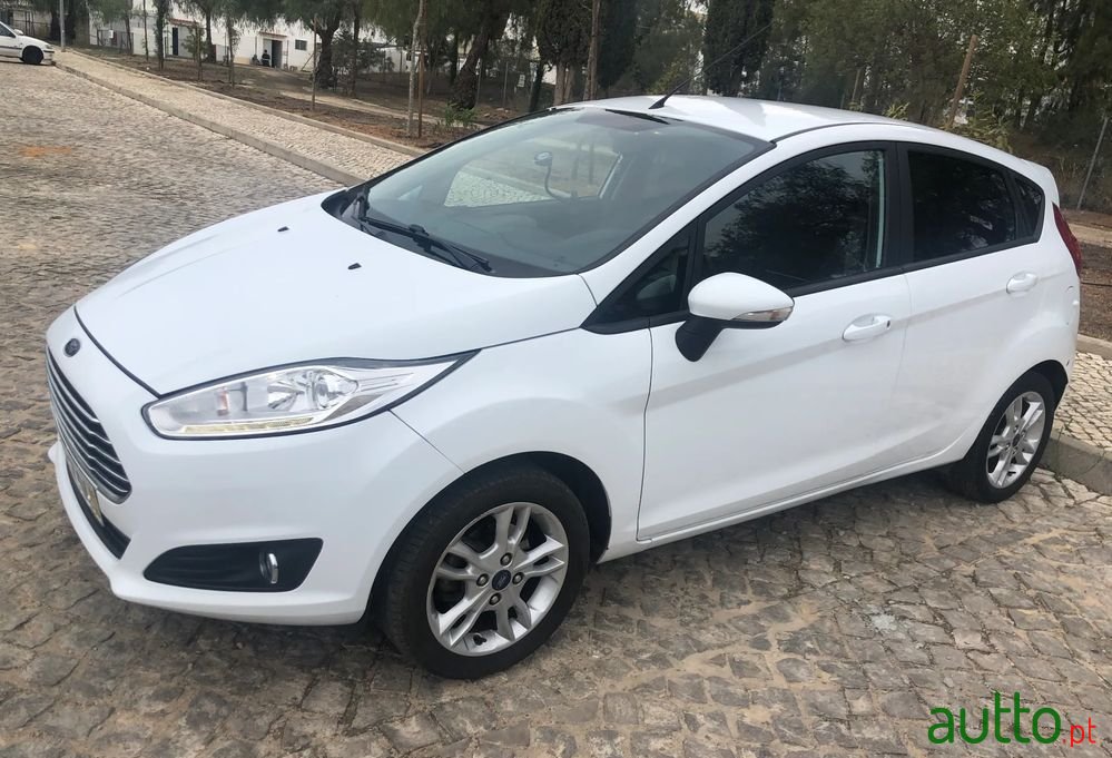 2017' Ford Fiesta photo #2