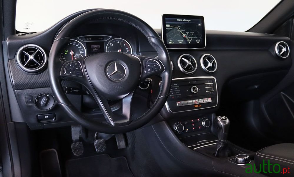 2015' Mercedes-Benz A 180 photo #5