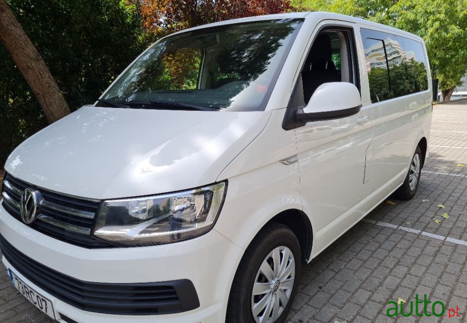 2016' Volkswagen Caravelle photo #1