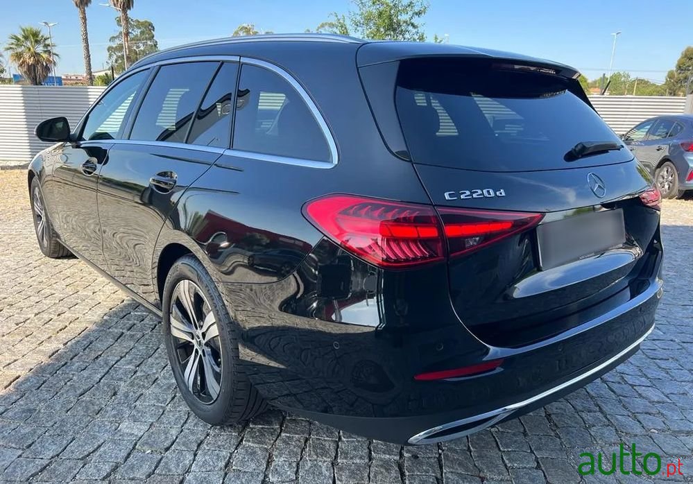 2022' Mercedes-Benz Classe C D Avantgarde photo #6