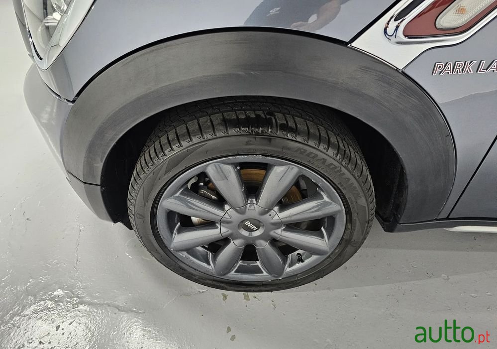 2016' MINI Countryman Cooper D photo #2