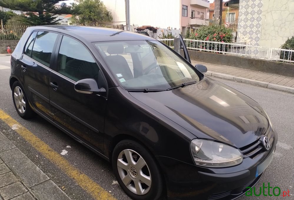 2004' Volkswagen Golf photo #5