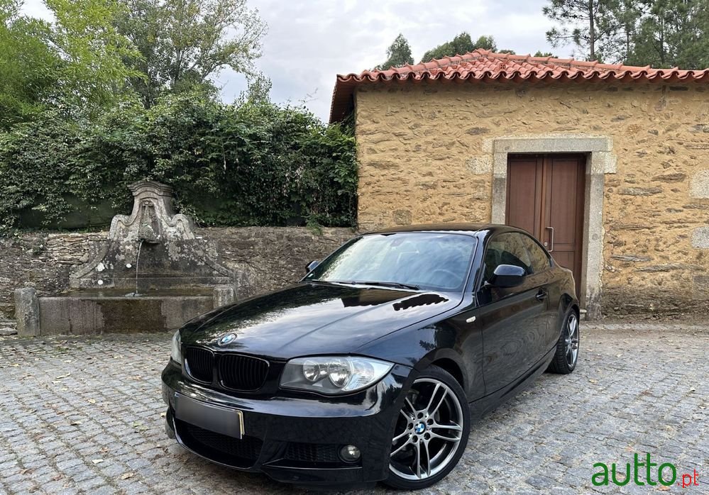 2011' BMW 120 photo #1