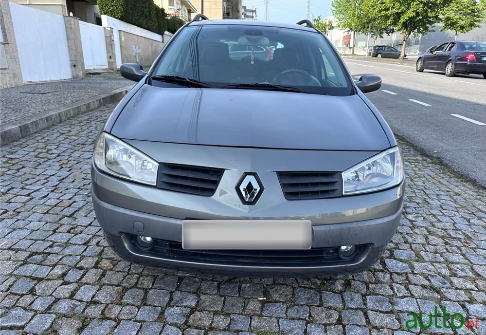 2004' Renault Megane Break photo #2