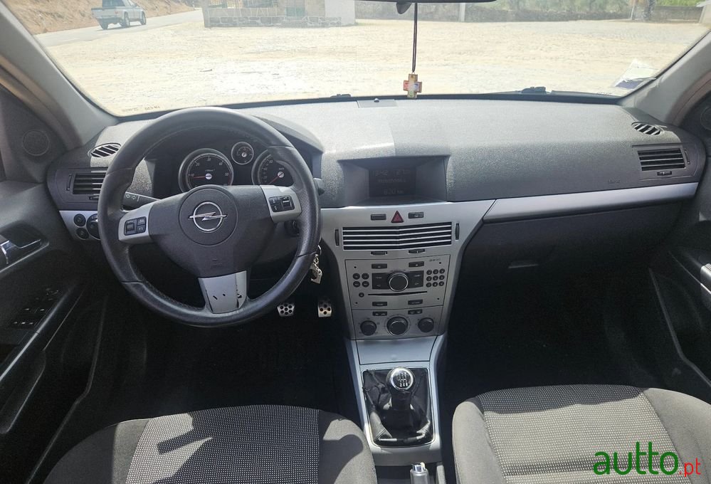 2007' Opel Astra Caravan photo #6