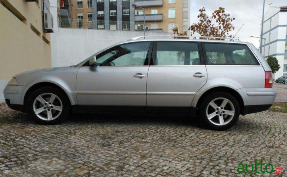 2004' Volkswagen Passat Variant photo #1