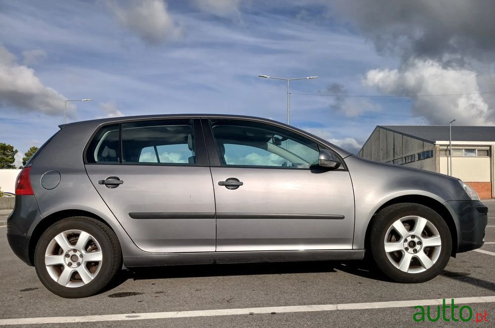 2005' Volkswagen Golf photo #5