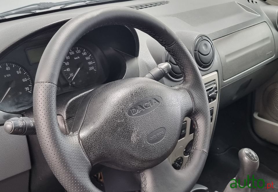 2007' Dacia Logan Mcv photo #6