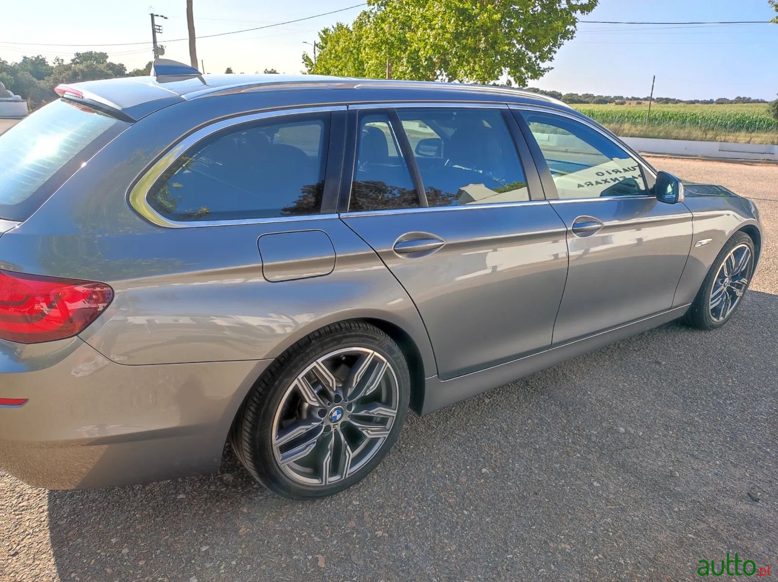 2013' BMW 520 photo #5