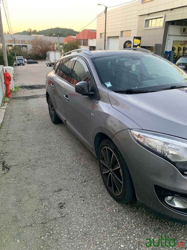 2013' Renault Megane Sport Tourer photo #2