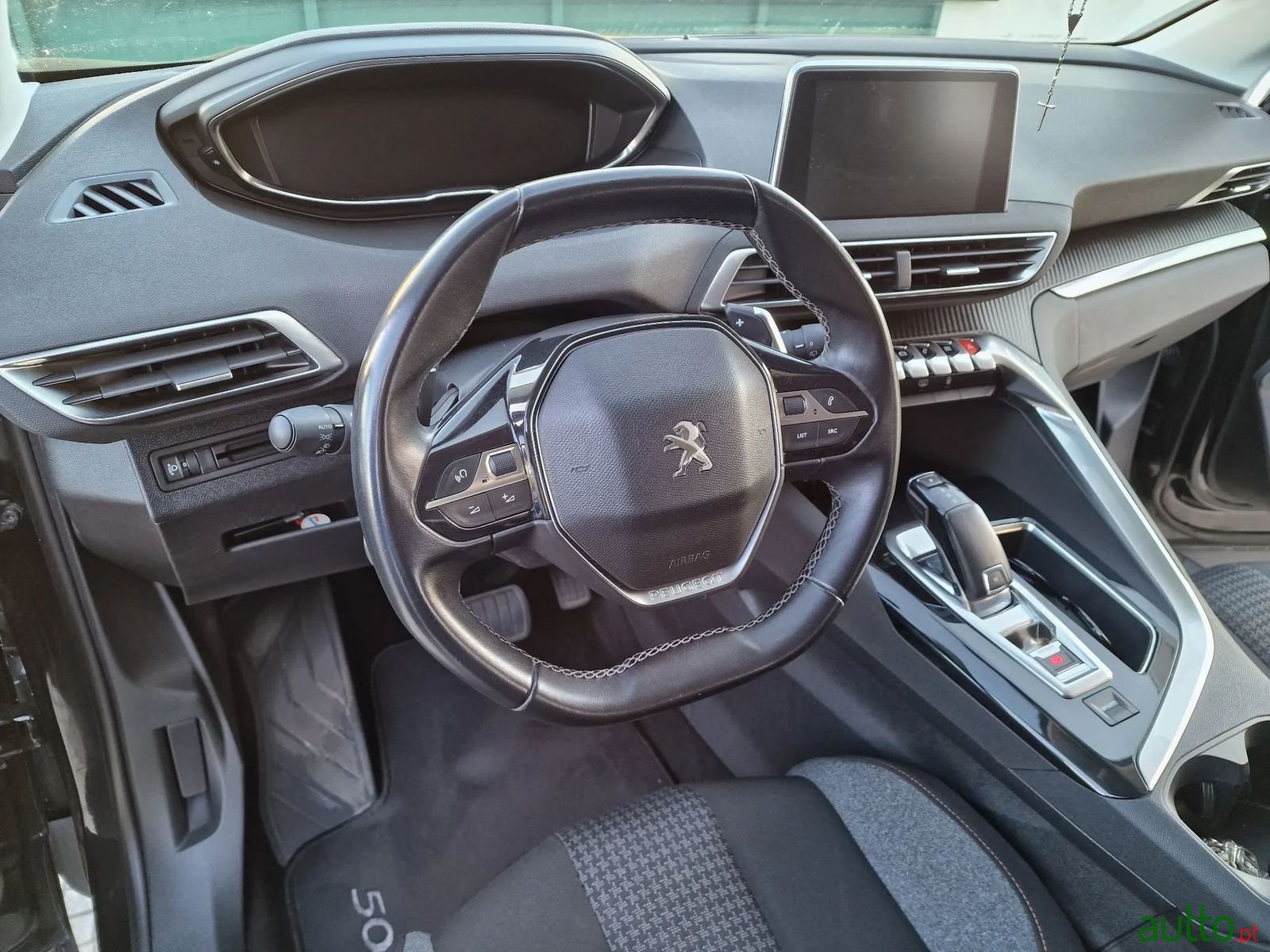 2017' Peugeot 5008 photo #5