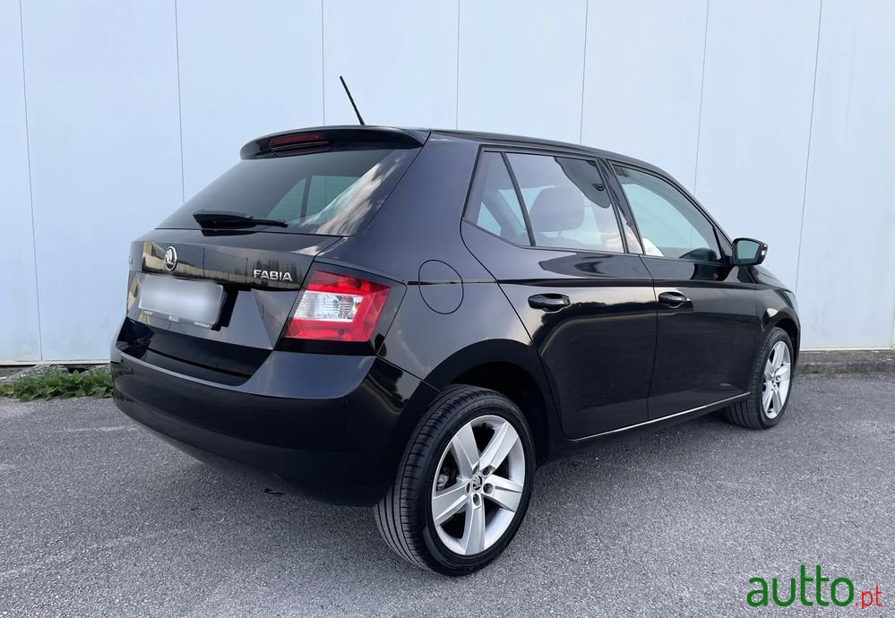 2015' Skoda Fabia 1.4 Tdi Style photo #6