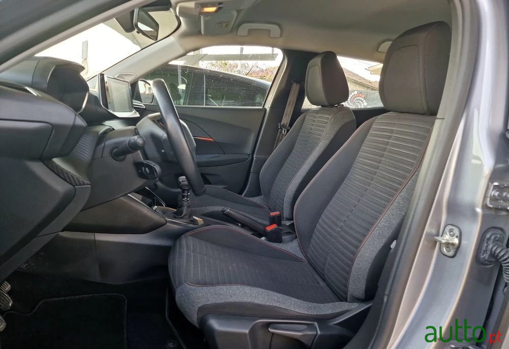 2020' Peugeot 2008 photo #5