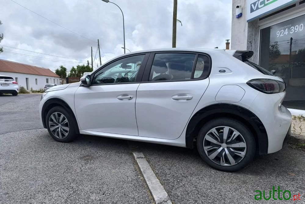 2020' Peugeot e-208 photo #6