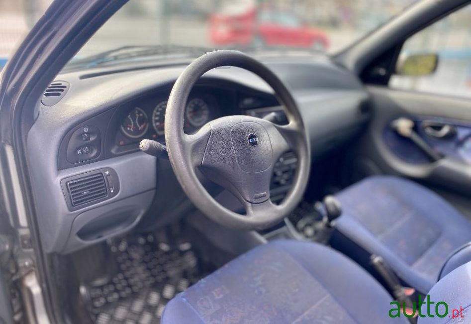 2001' Fiat Palio Weekend photo #3