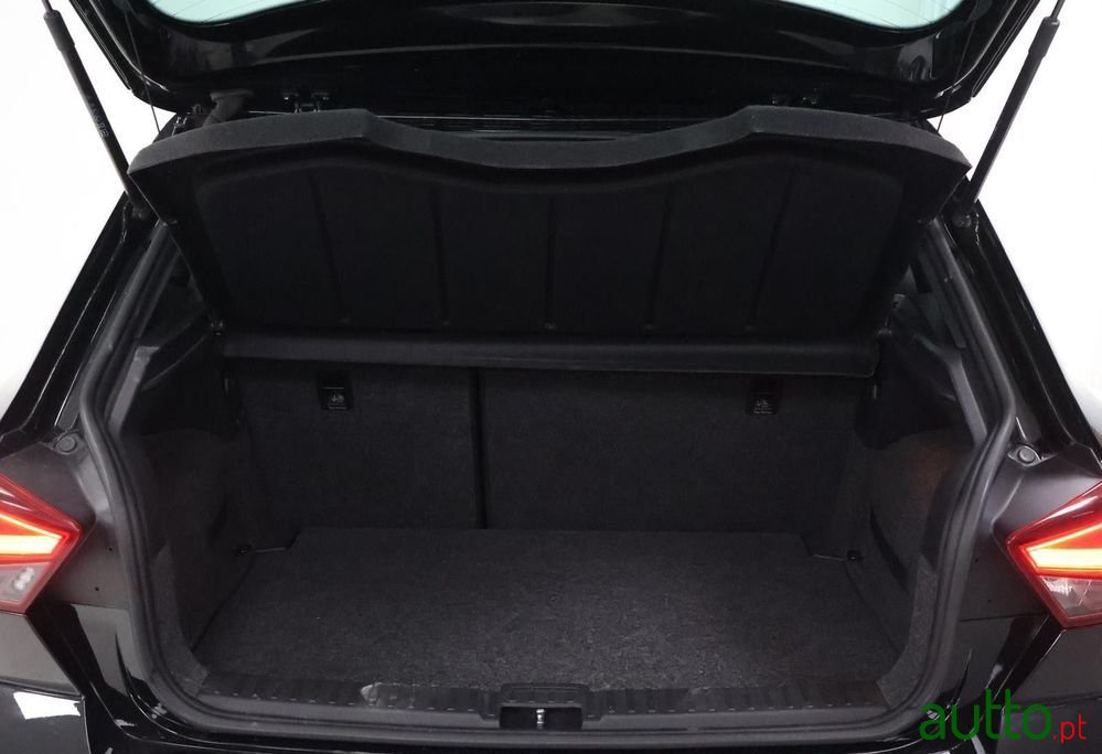 2022' SEAT Ibiza 1.0 Tsi Fr photo #5