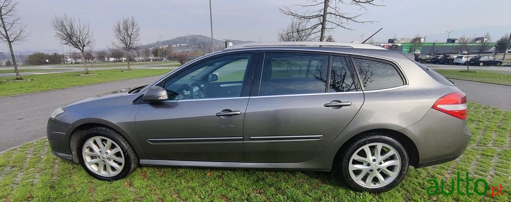 2008' Renault Laguna Break photo #1