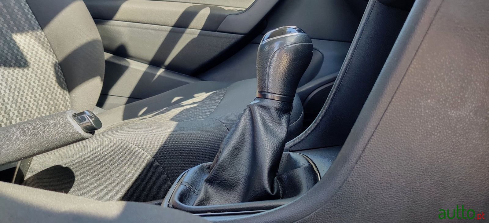 2015' Volkswagen Polo photo #5