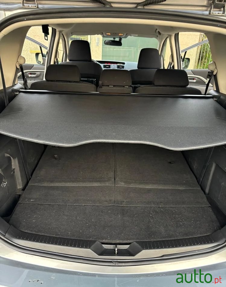 2011' Mazda 5 photo #5