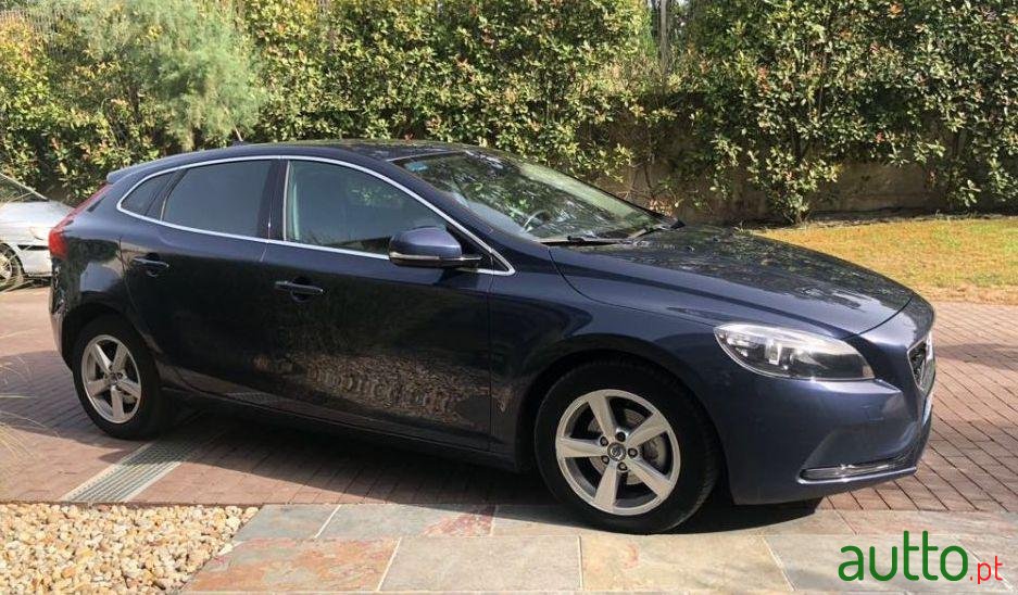 2013' Volvo V40 D2 photo #3