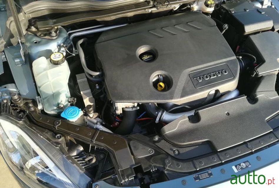 2012' Volvo V40 D2 Momentum photo #2