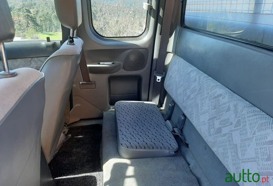 2004' Mazda B2500 photo #5