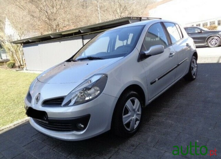2008' Renault Clio photo #1