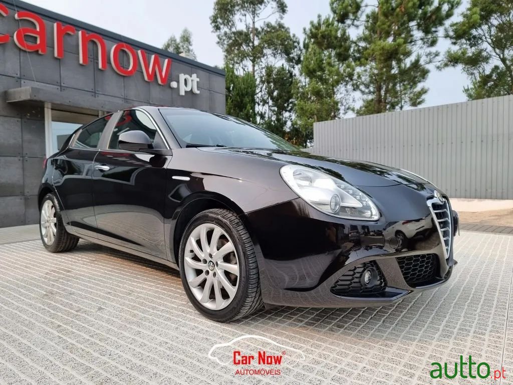 2013' Alfa Romeo Giulietta photo #4