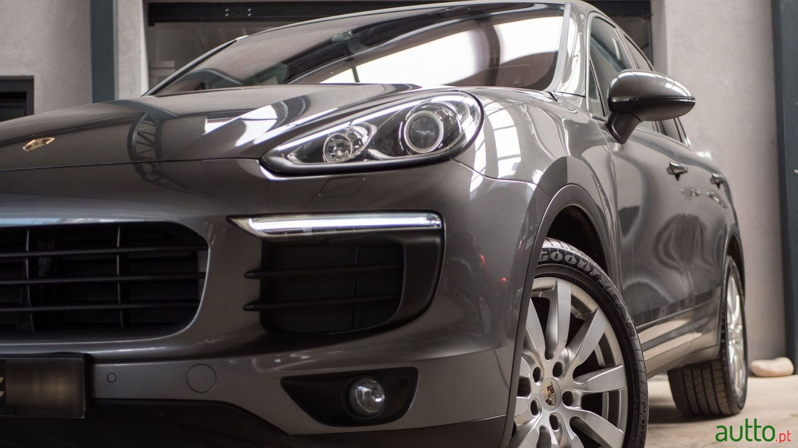 2015' Porsche Cayenne photo #3