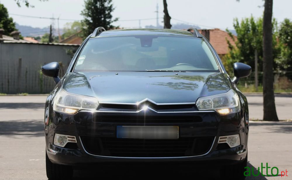 2010' Citroen C5 Tourer photo #3
