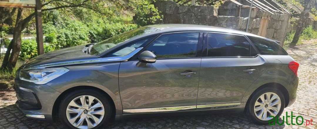 2011' Citroen DS5 photo #4