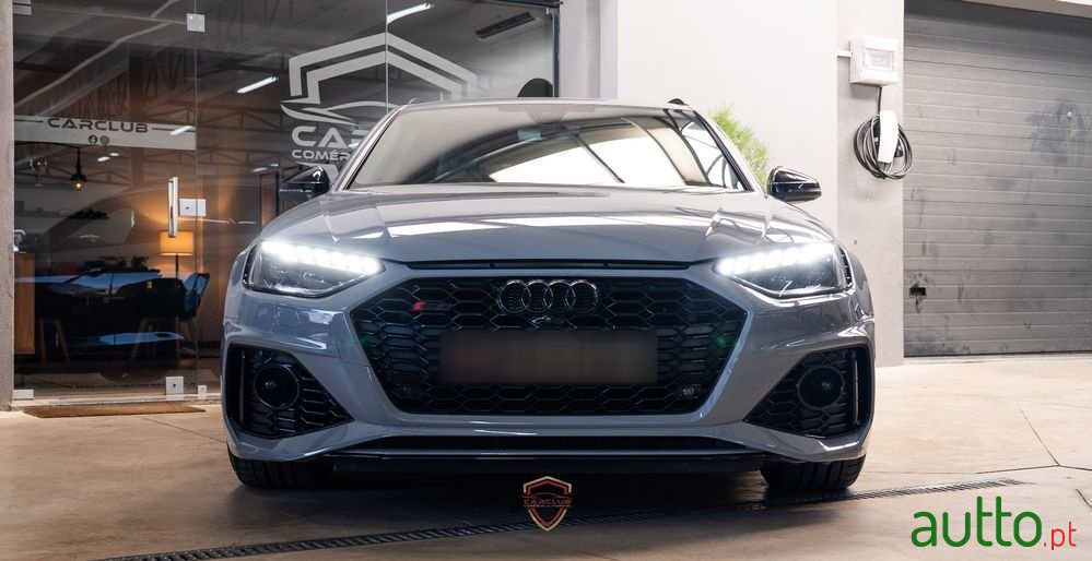 2020' Audi RS4 Avant photo #4