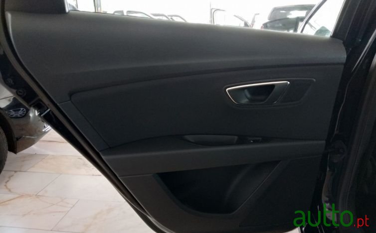 2015' SEAT Leon St photo #5