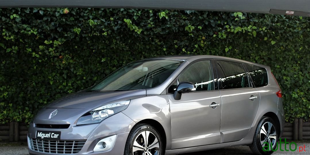 2012' Renault Grand Scenic photo #2