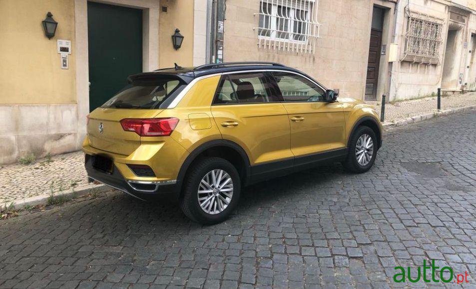 2017' Volkswagen T-Roc photo #3