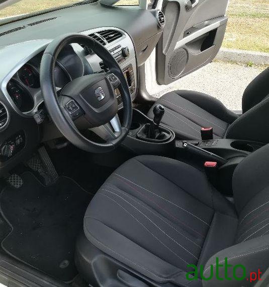 2011' SEAT Leon 1 P photo #1