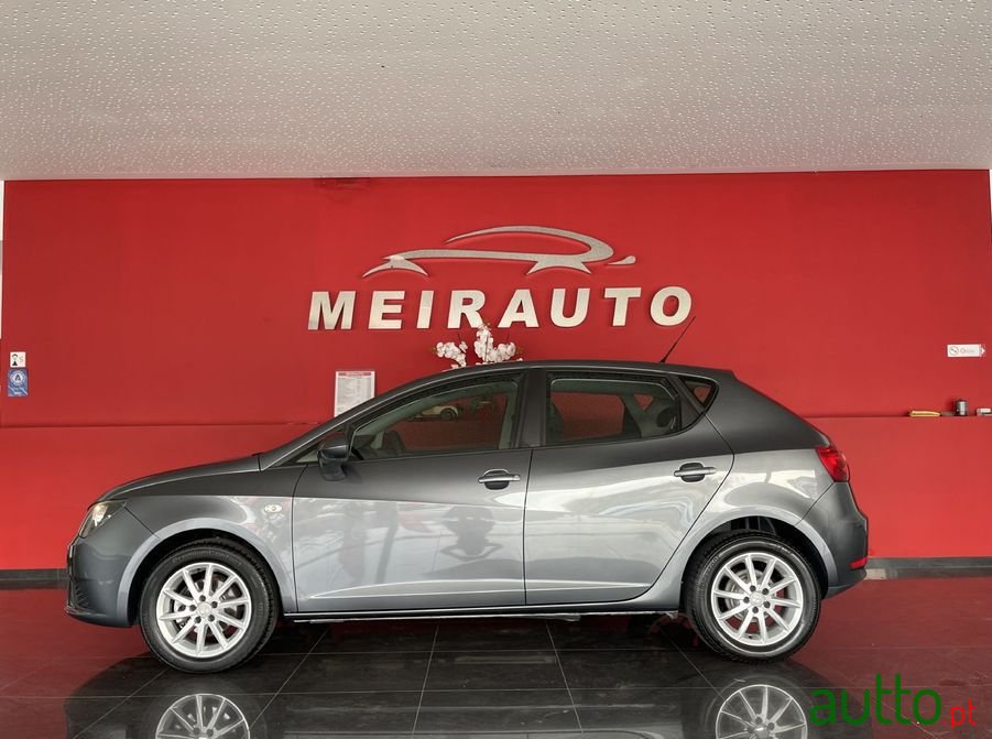 2013' SEAT Ibiza photo #2